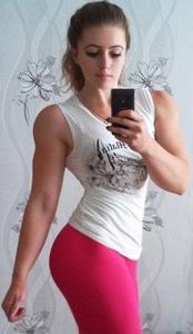 极速牛牛网址登录入口 牽引する機関車には日本国旗とベルギー国旗が掲げられていた（1996年撮影）防弾ガラスになっている窓を開けて一斉にシャッター音が響き、緊張感が張り詰めるなか、両陛下が乗った御料車が真横を通過する