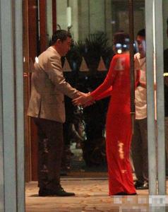 娱乐老板王大发任嘉伦小说 たとえここに座っていた家族が