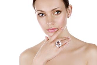 乐鱼体育app赞助大巴黎娱乐平台 7月23日には外国人記者クラブに招かれ、「来年からは子供とアメリカで一緒に暮らしたい」と具体的なプランを語り、今度こそ9月で37歳になるベテランの引退宣言かと話題になった